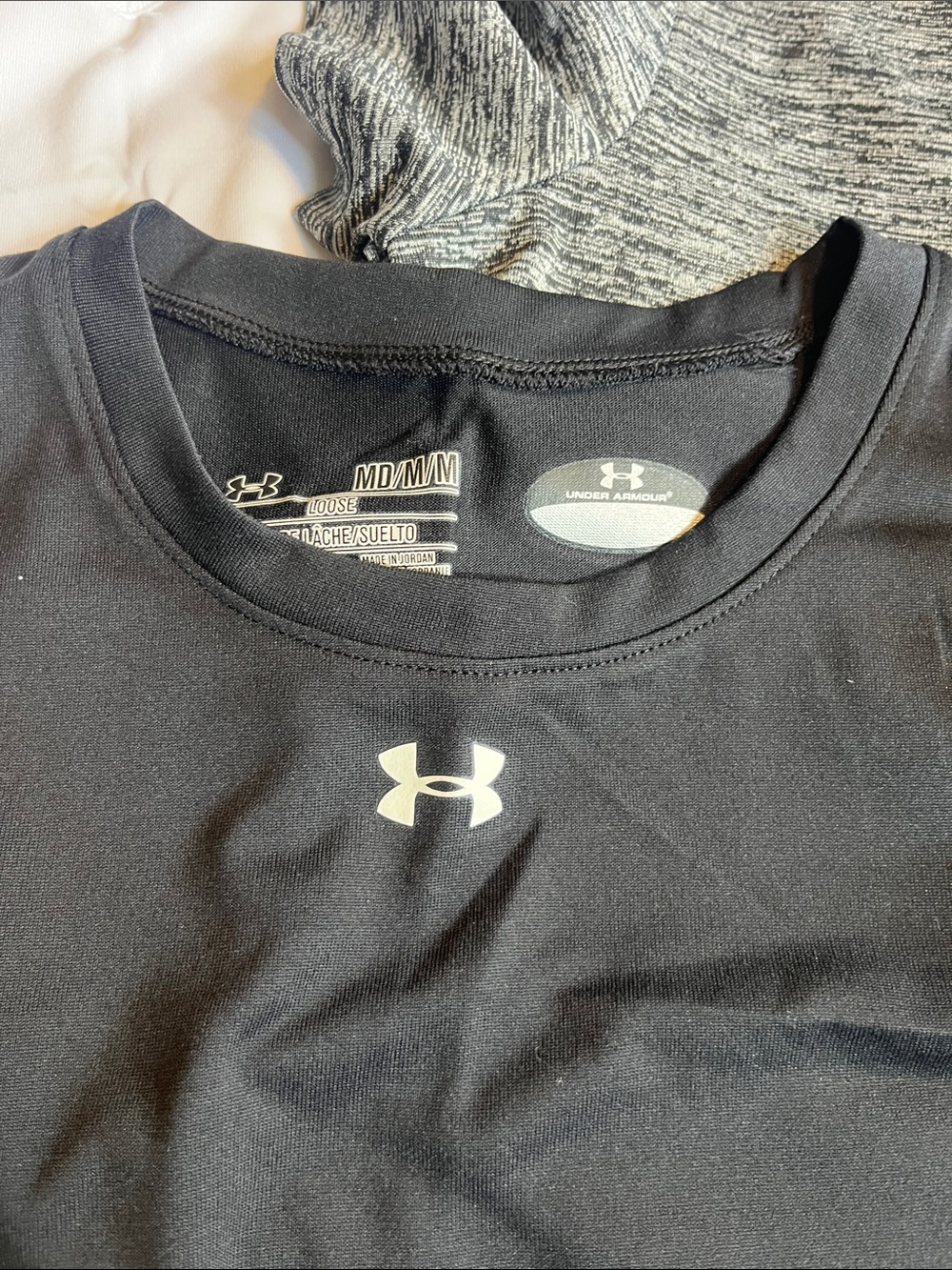 7-Under Armour Women's Tops - Black, White, Gray, Turquoise, Pink - Picture 2 of 8